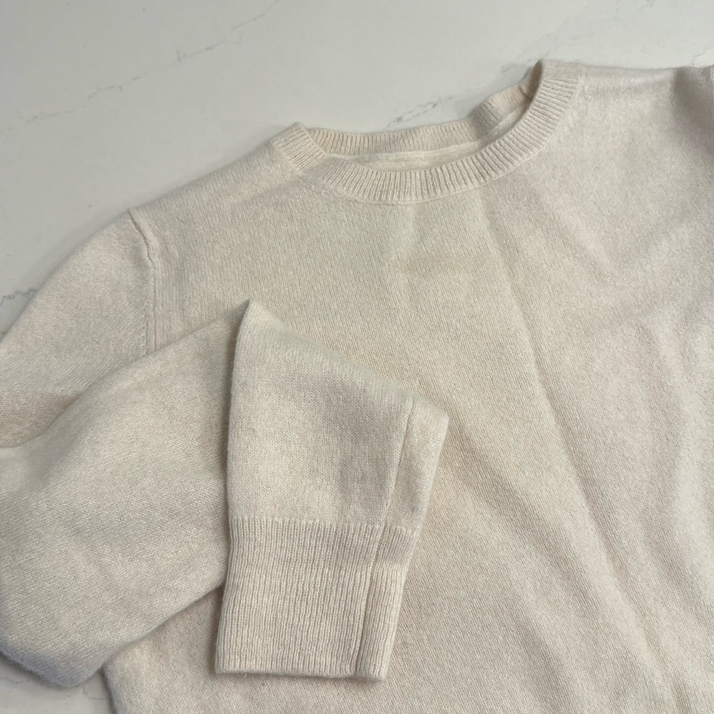 Neiman Marcus cashmere sweater 100%